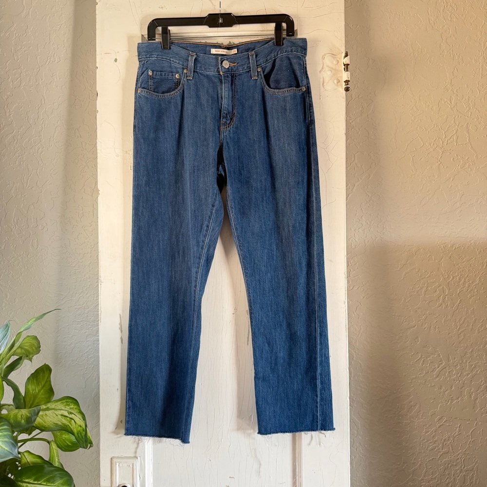 Levi’s Middy Straight Jeans Women’s 29 Blue Mid Rise Raw Hem‎ Straight Leg Denim
